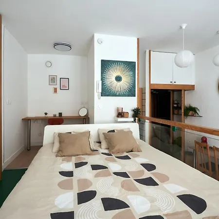 Daire Contemporary Studio For 2 Ternes *