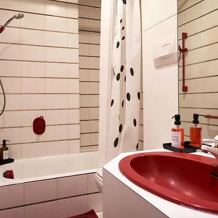 Contemporary Studio For 2 Ternes Apartment *
